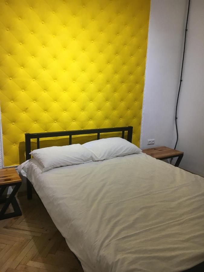 21/9 Baker Street Hostel Lviv Exterior photo