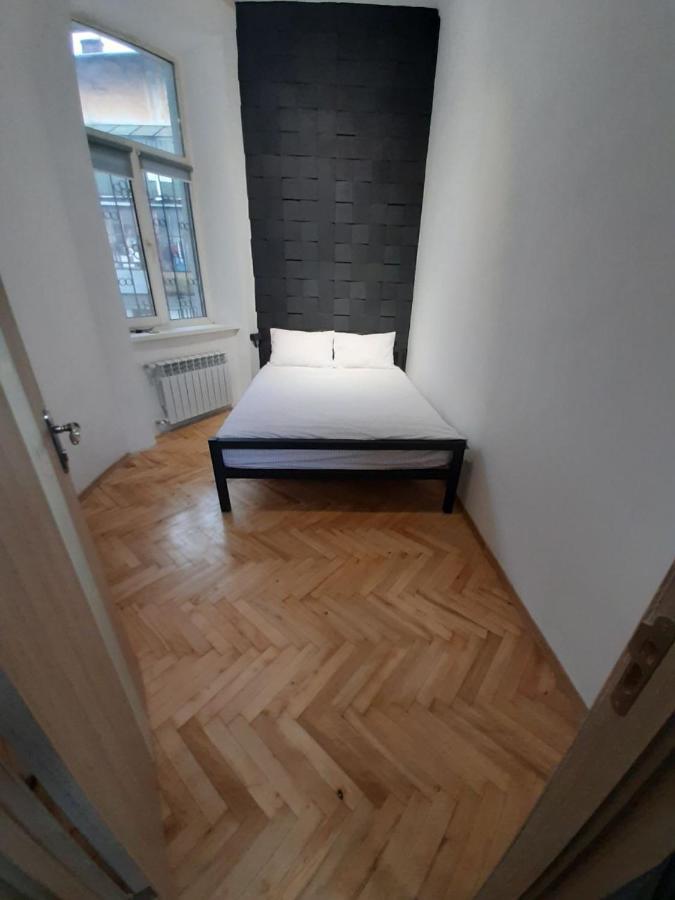 21/9 Baker Street Hostel Lviv Exterior photo